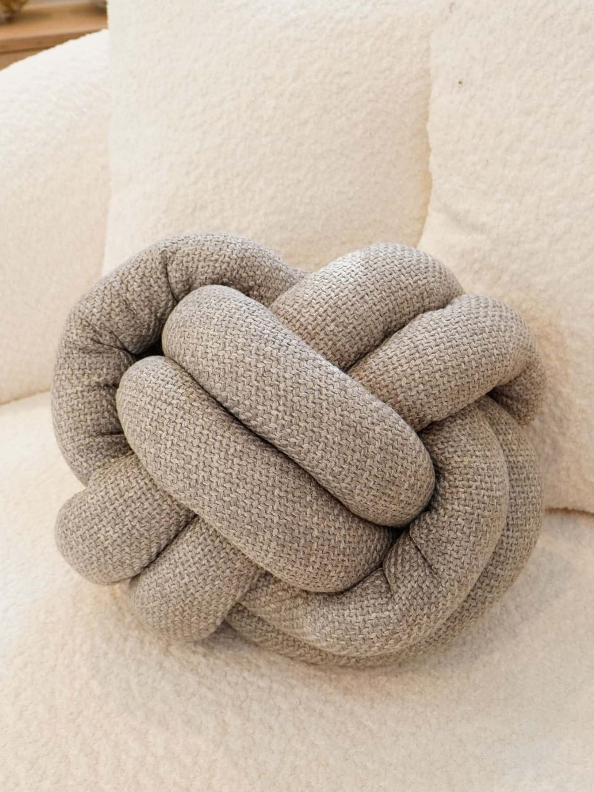 כרית נוי קשר בז'