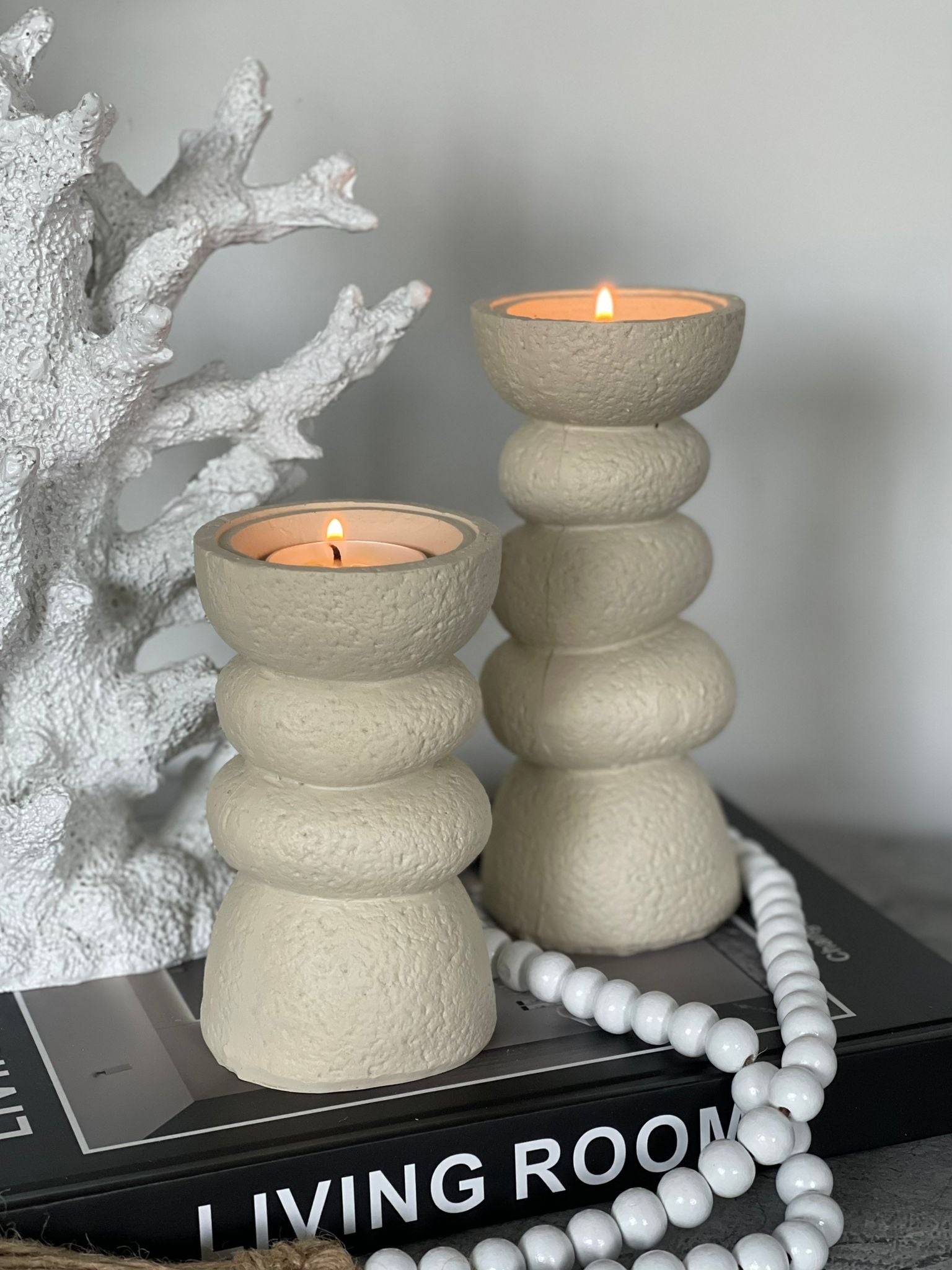 פמוט דמוי אבן בז' מעוגל