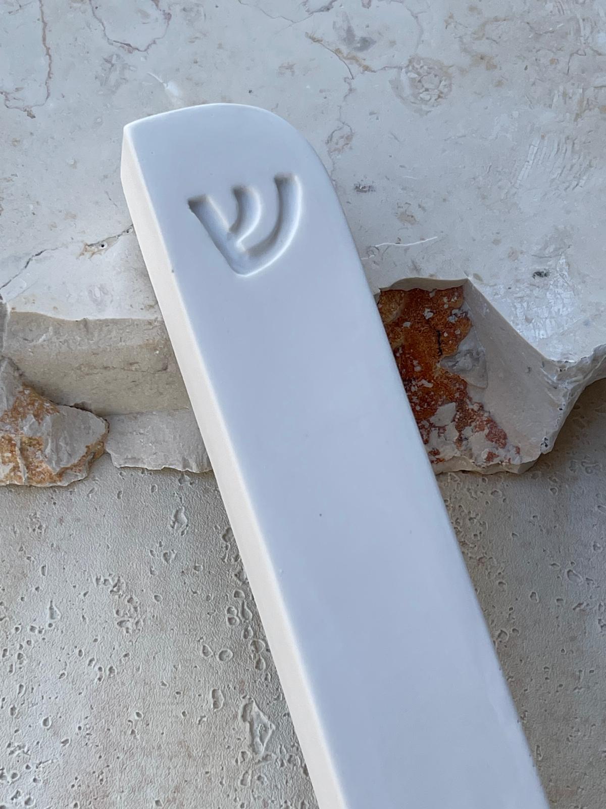 בית מזוזה בטון לבן בגודל לבחירה