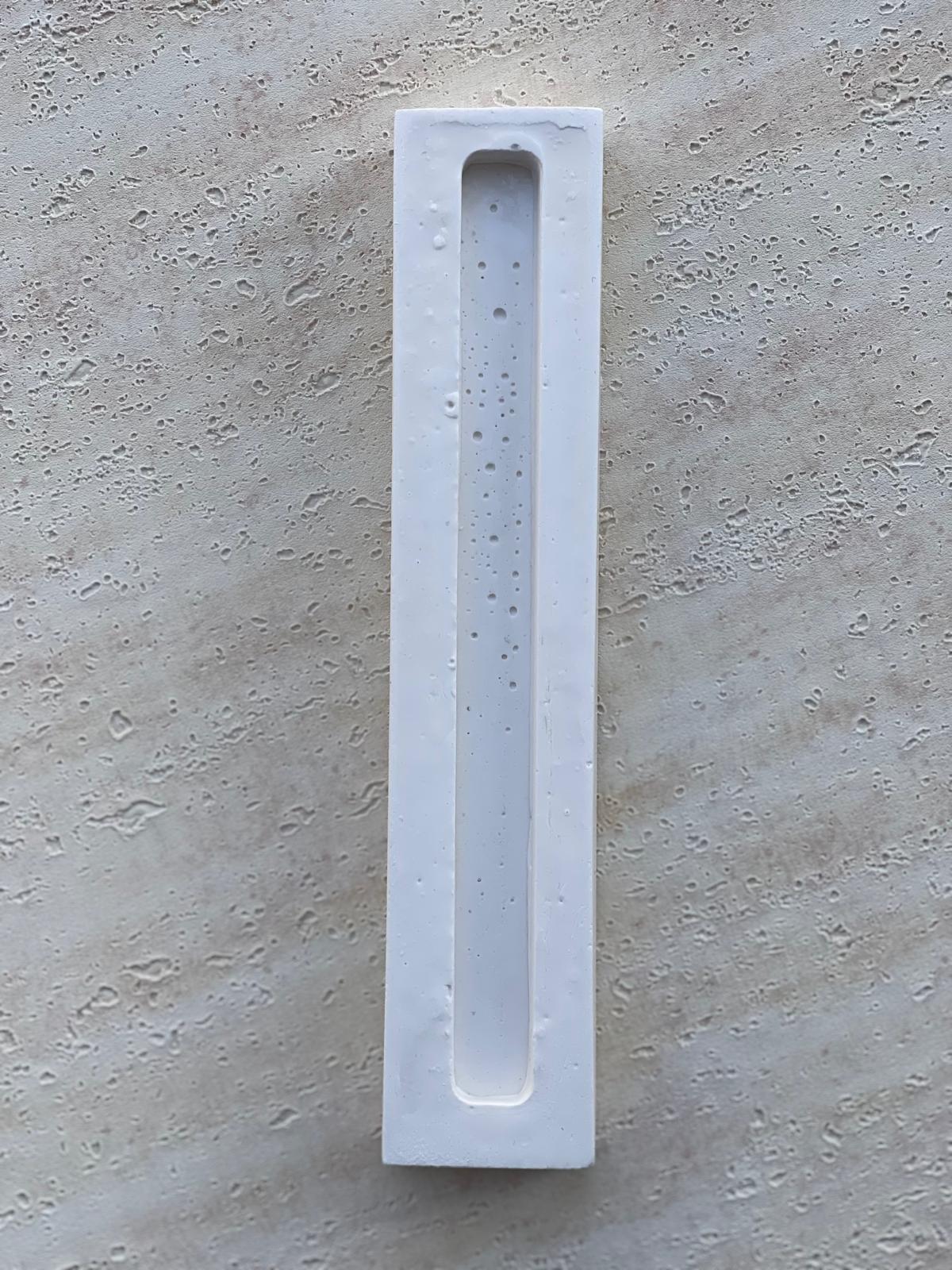 בית מזוזה בטון לבן שמע ישראל