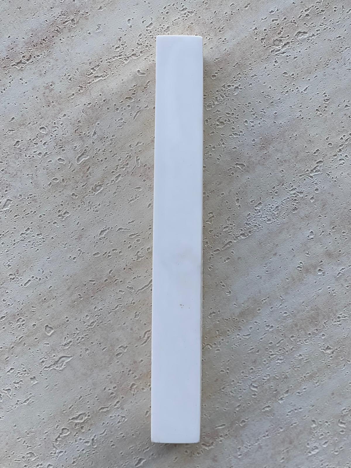 בית מזוזה בטון לבן שמע ישראל