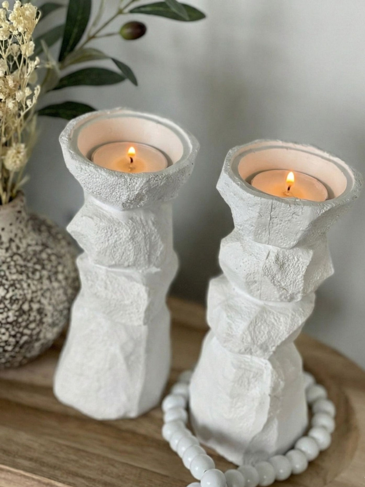 פמוט דמוי אבן לבן רוק 16 ס"מ