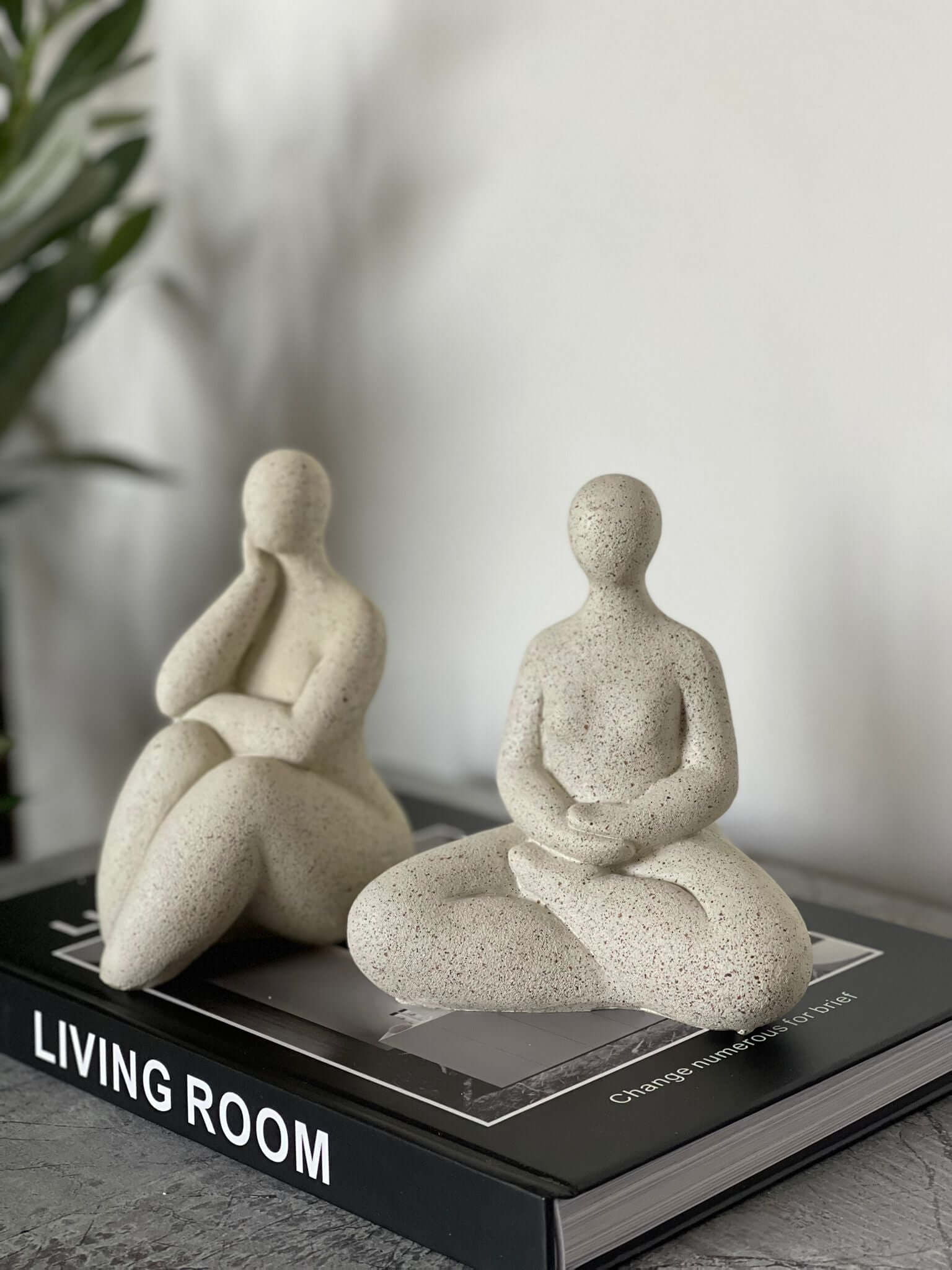 פסלון יוגה דמוי אבן - דגם לבחירה