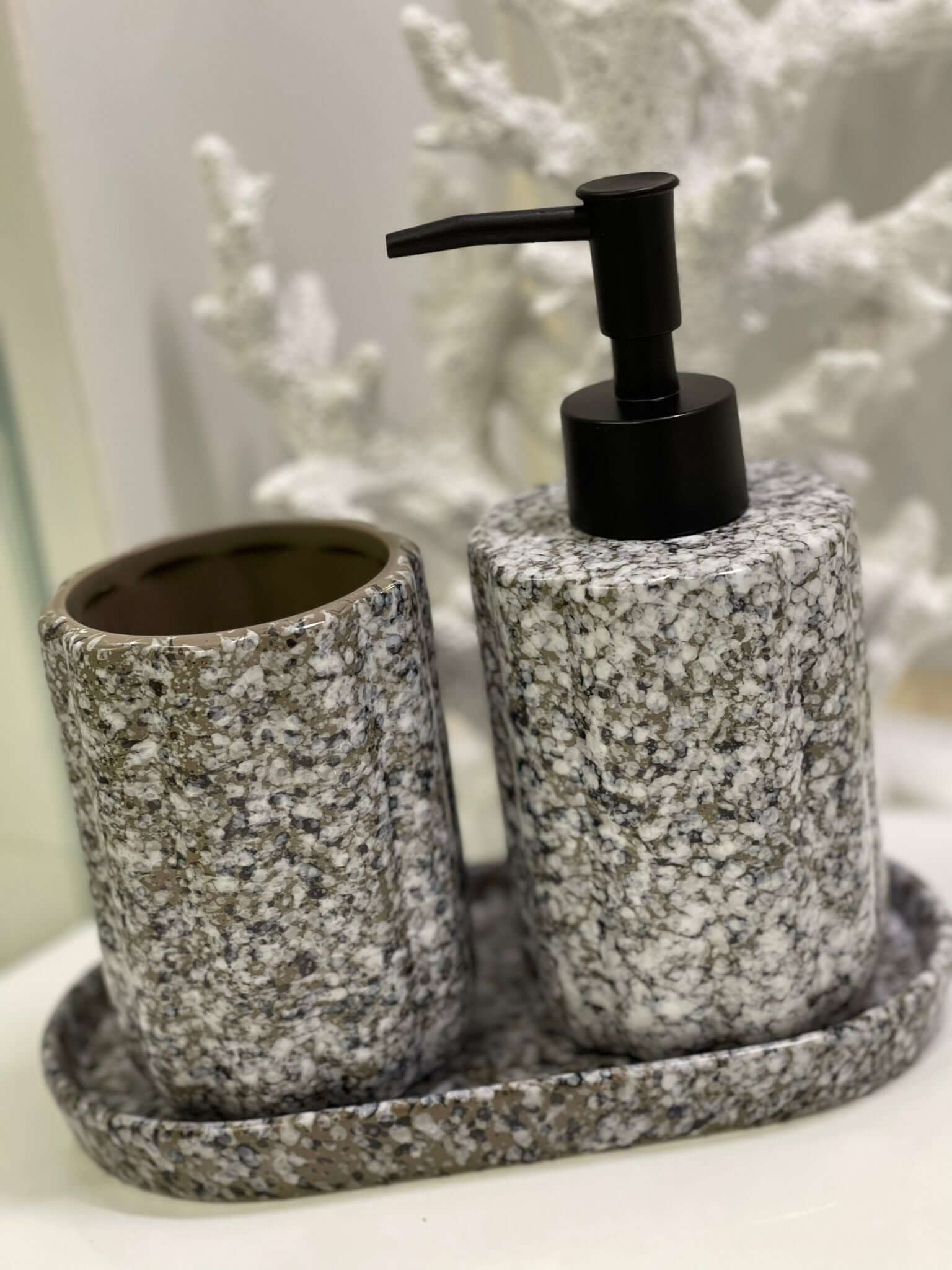 סט אמבטיה גרניט בשילוב חום