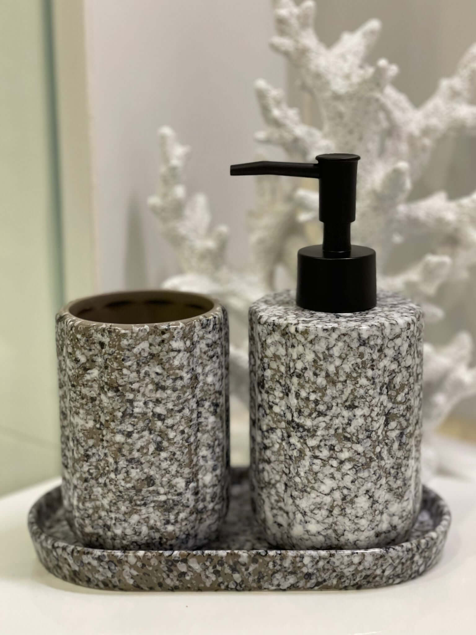 סט אמבטיה גרניט בשילוב חום