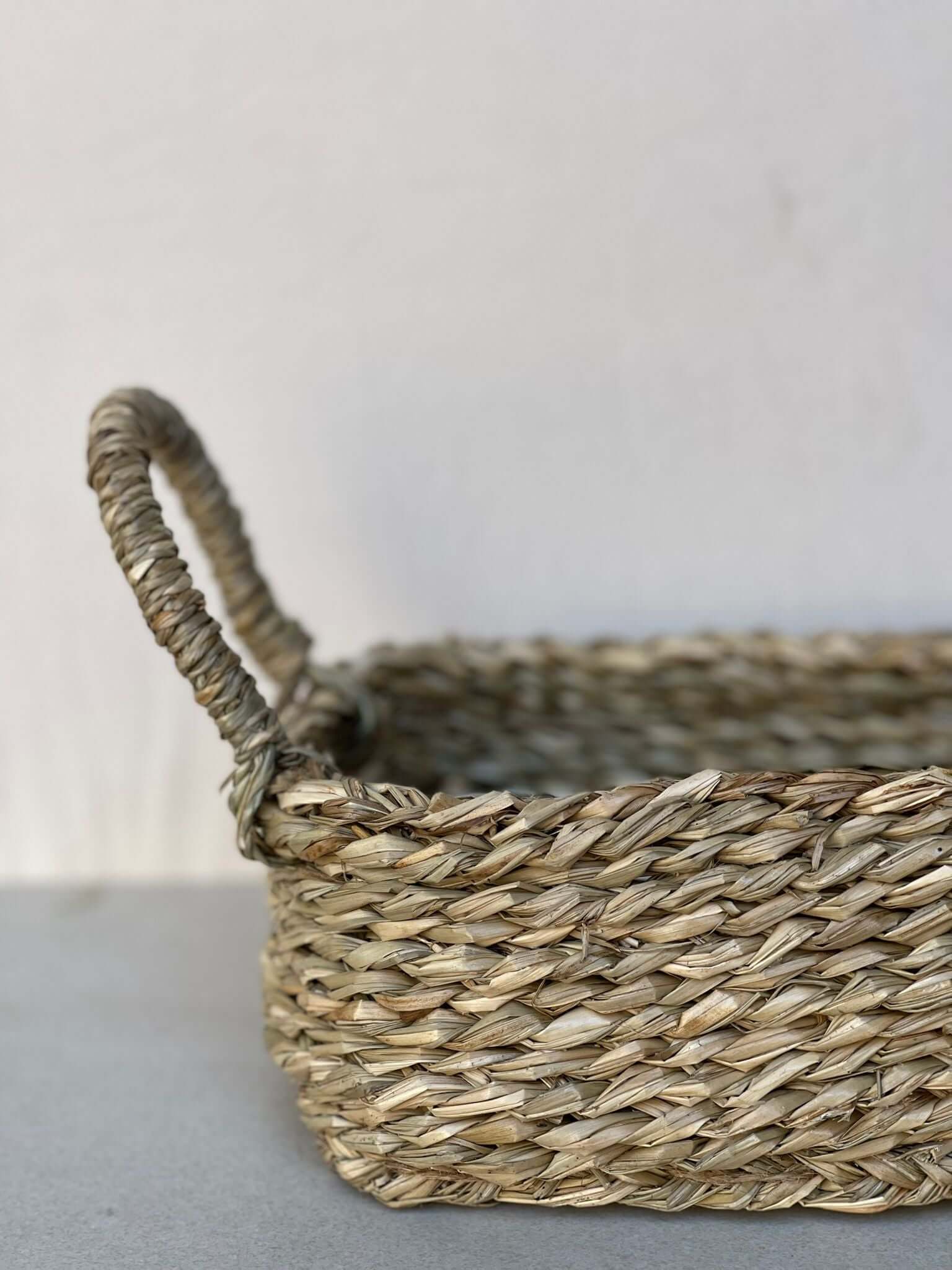 סלסלת קש מלבנית קלועה