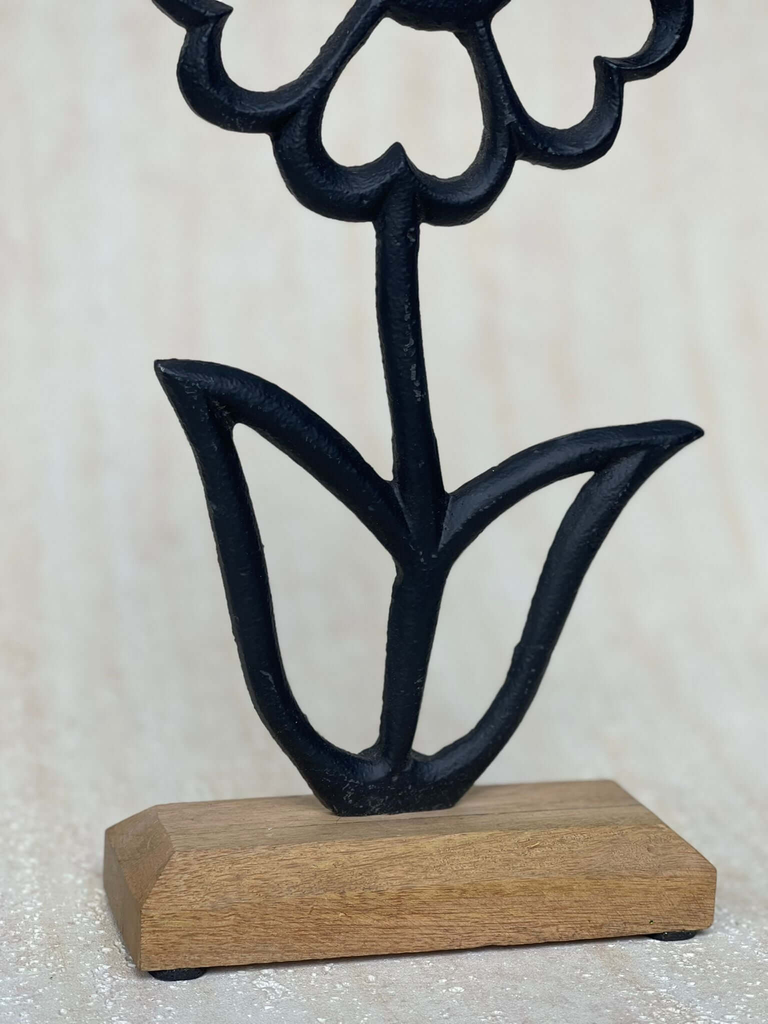 מעמד פרח מתכת שחור