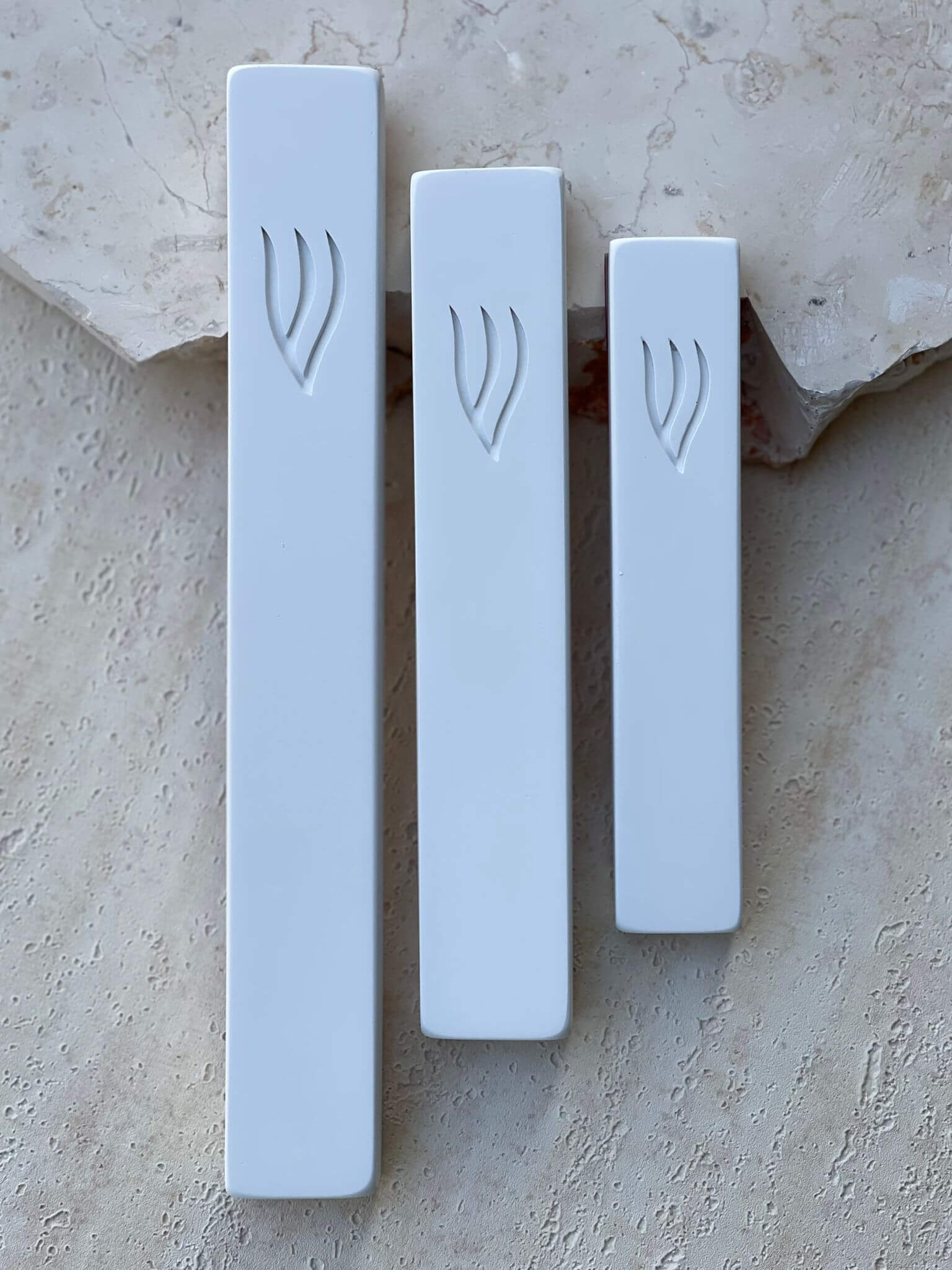 בית מזוזה בטון אלמנט צבע לבן