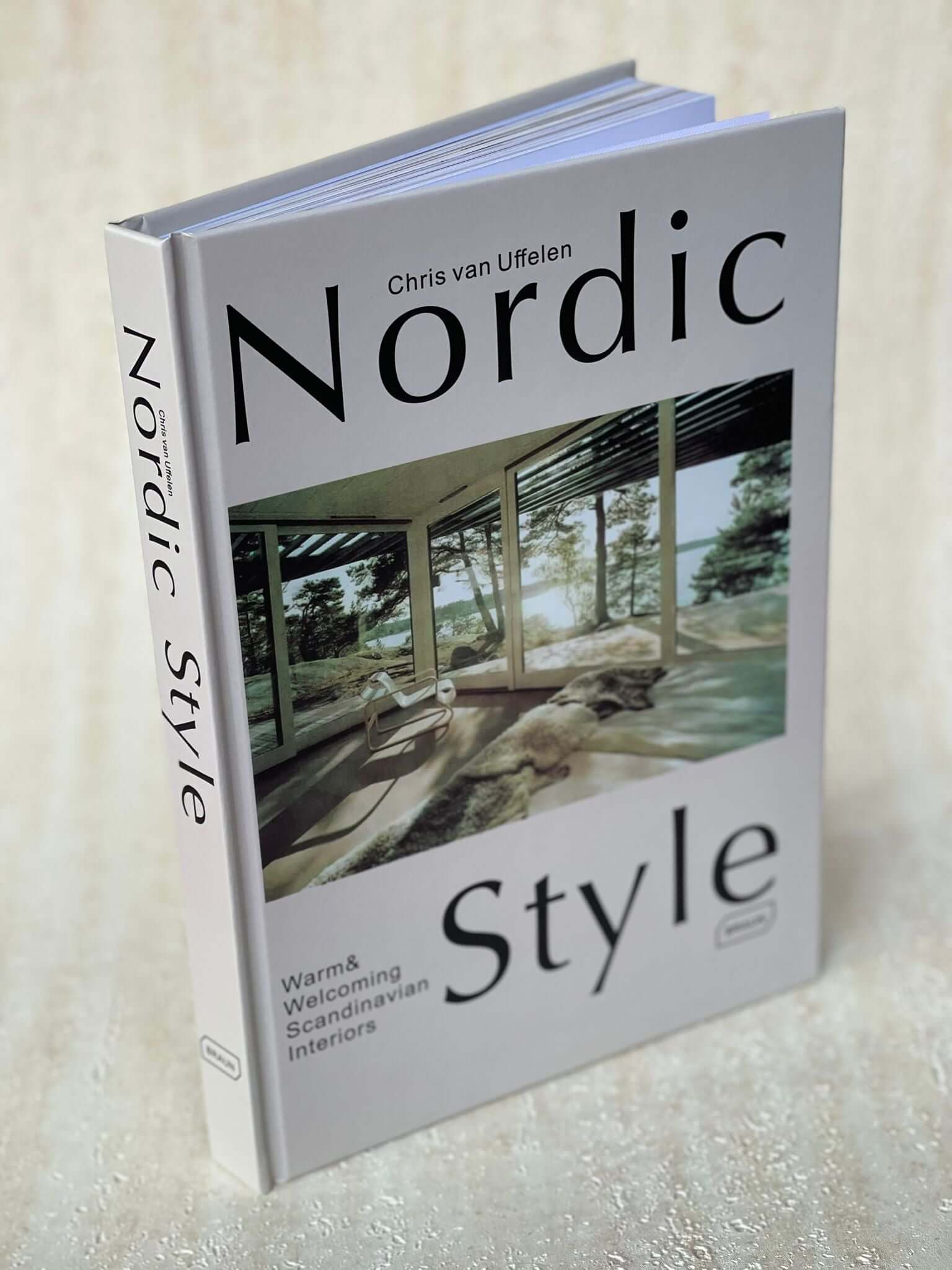 ספר עיצוב נפתח עם דפים - נורדיק סטייל