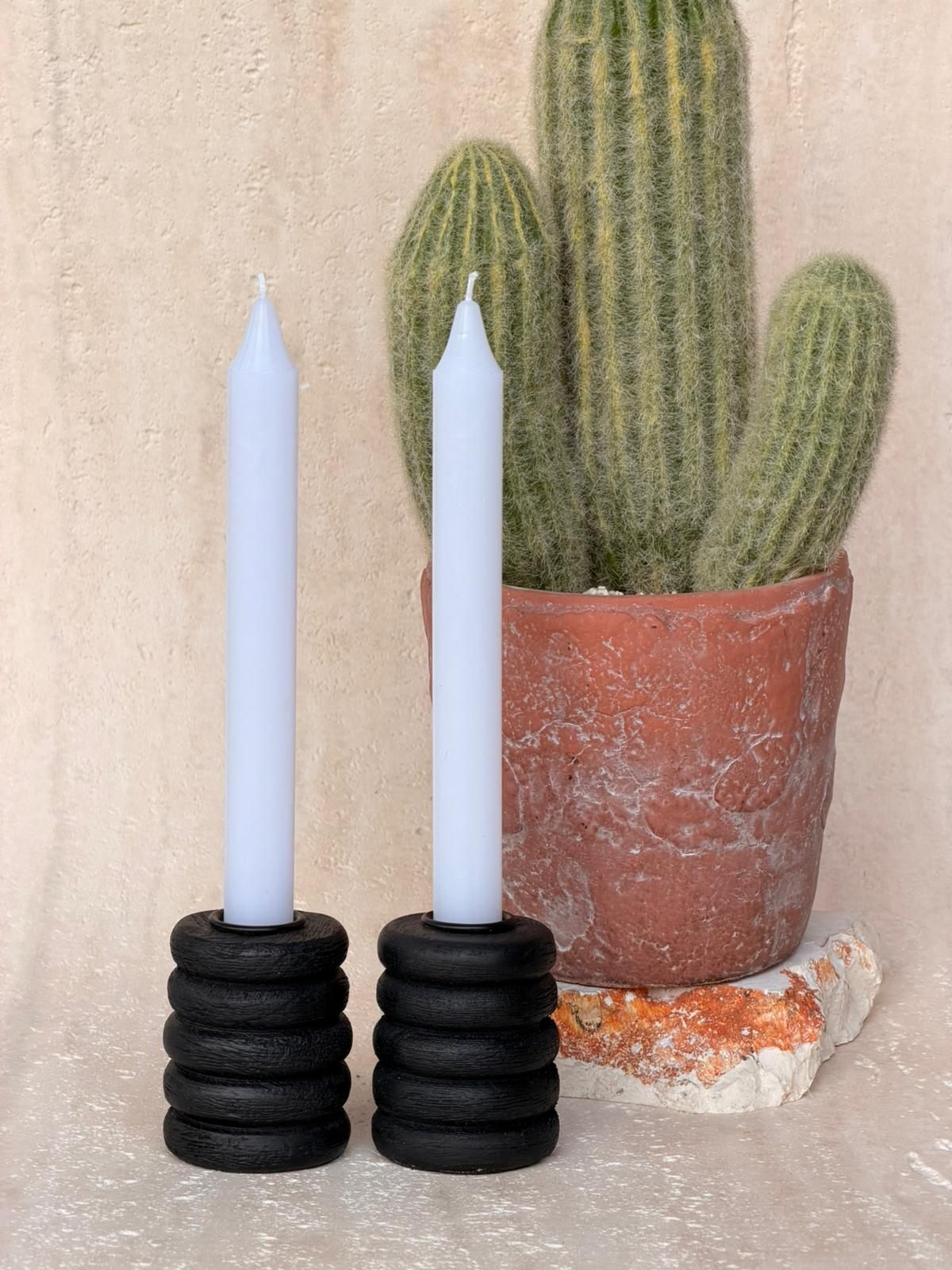 פמוט עץ מנגו שחור באלי