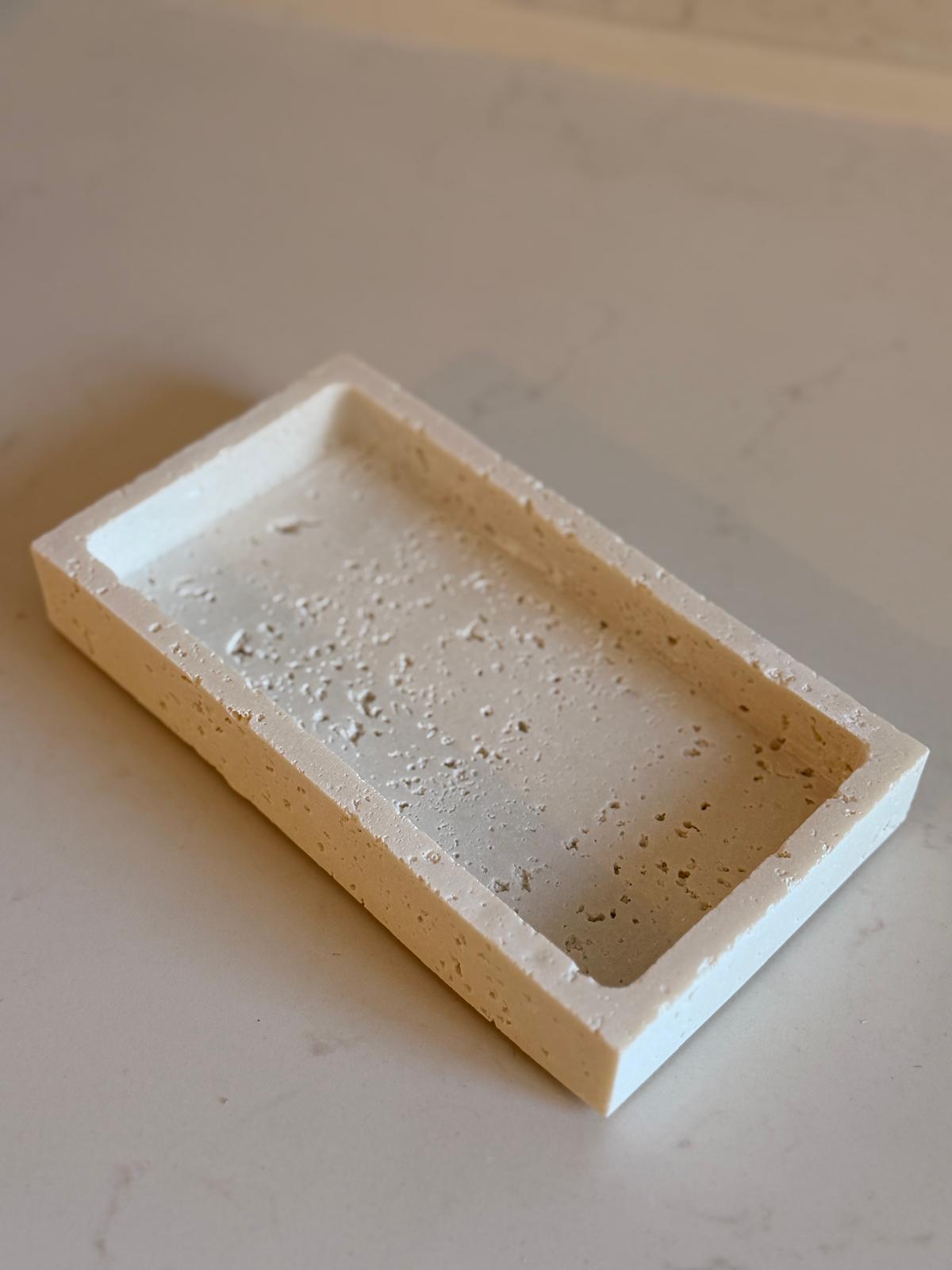 מגש טרוורטין פולי מלבני אוף-ווייט