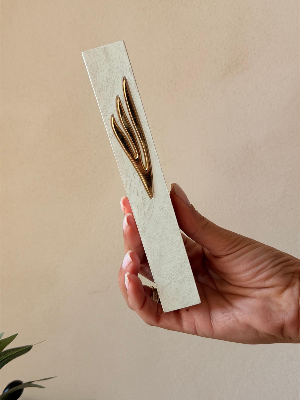 בית מזוזה משולב כנף זהב