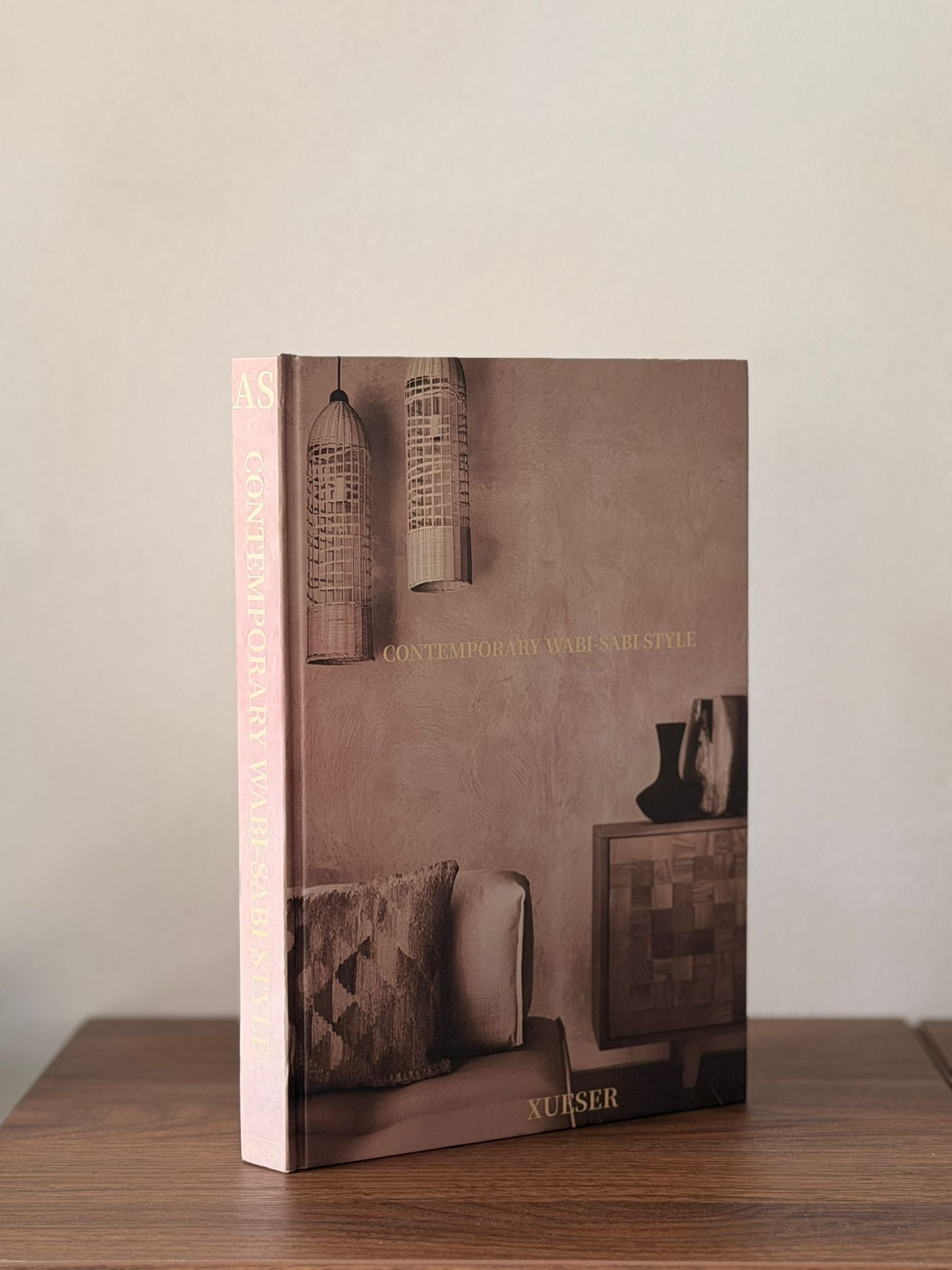 ספר עיצוב נפתח עם דפים - וואבי סאבי