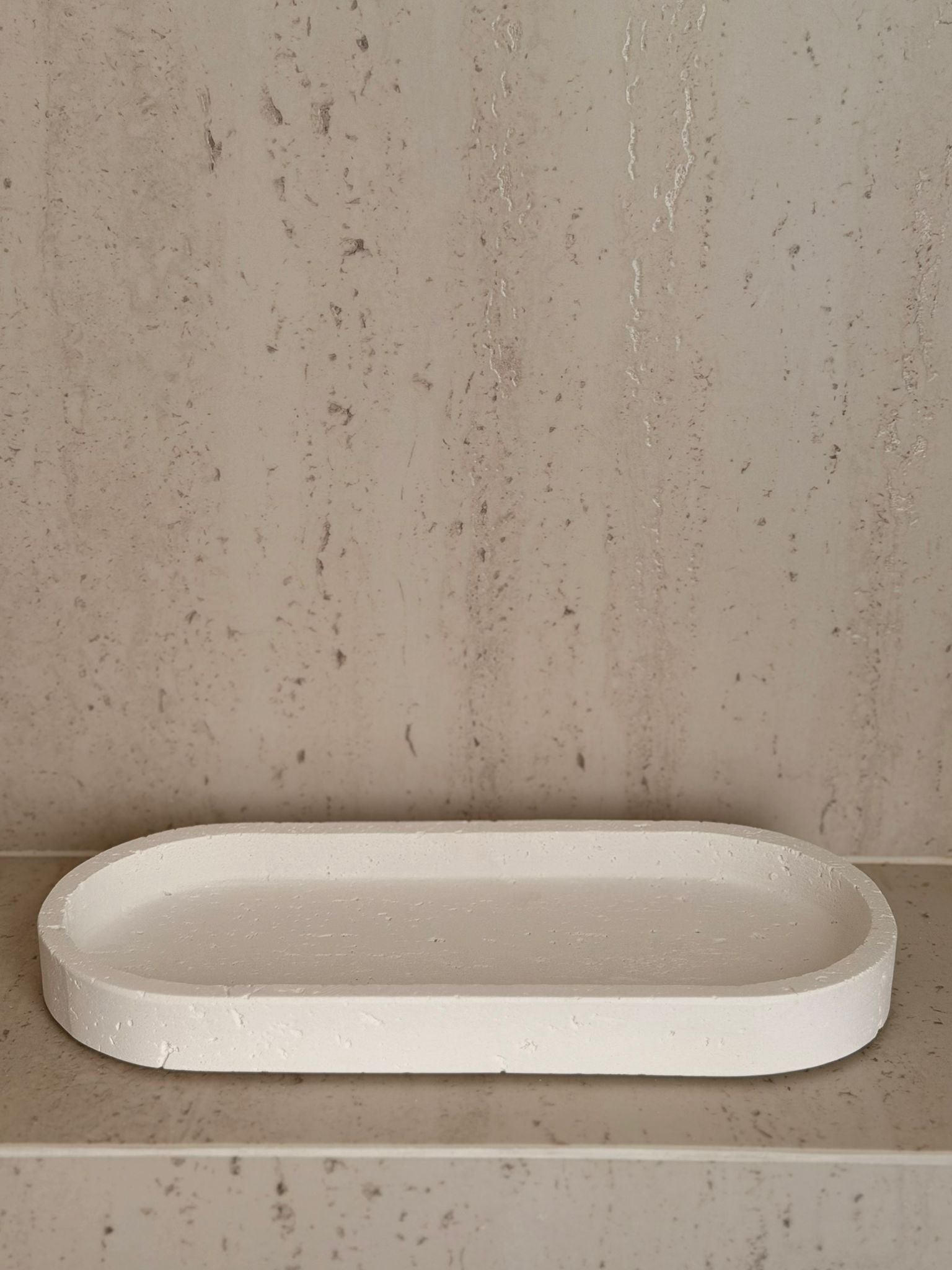 מגש טרוורטין פולי אובלי לבן