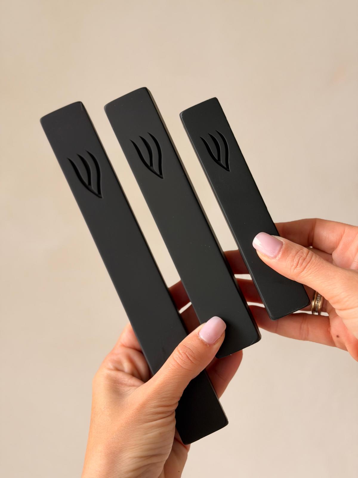 בית מזוזה בטון אלמנט שחור