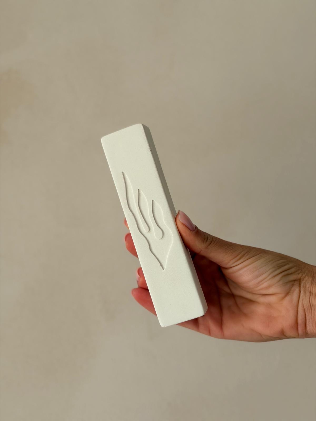 בית מזוזה בטון לבן מלבני נור