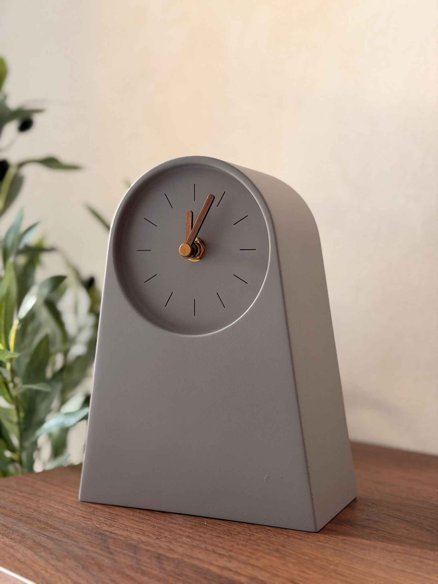 שעון בטון שולחני גייט