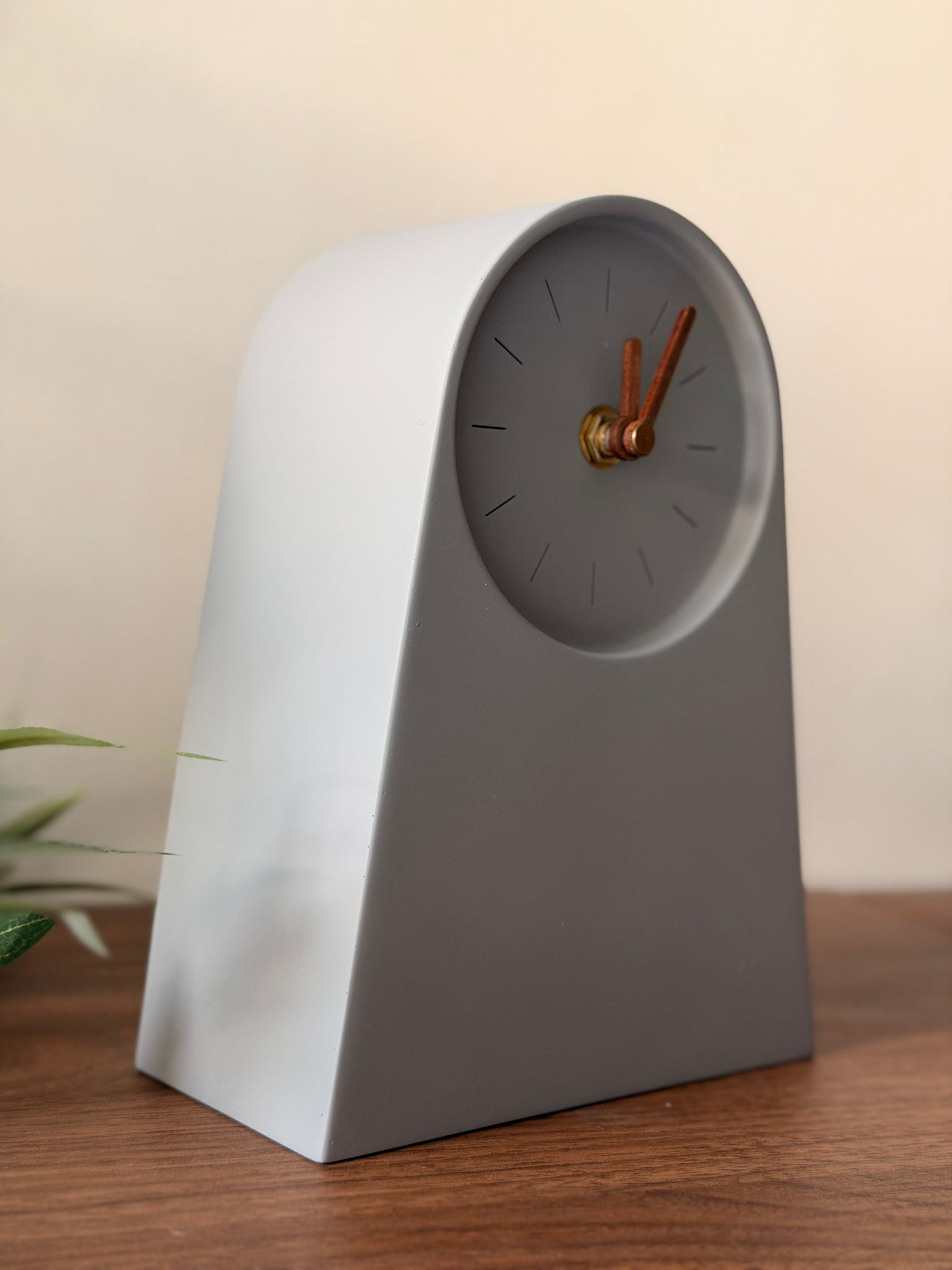 שעון בטון שולחני גייט