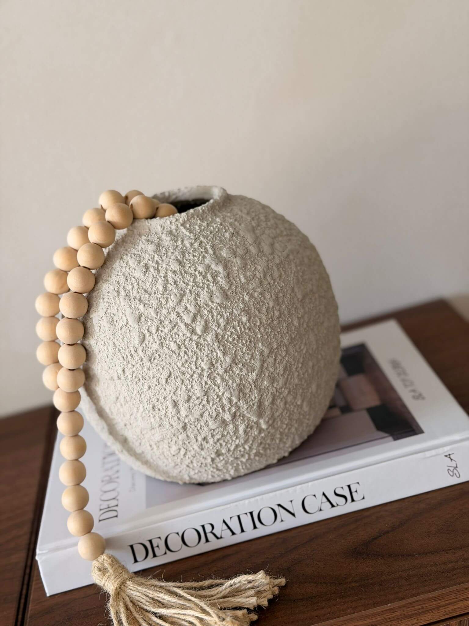 אגרטל אבן סנדי אוף-ווייט