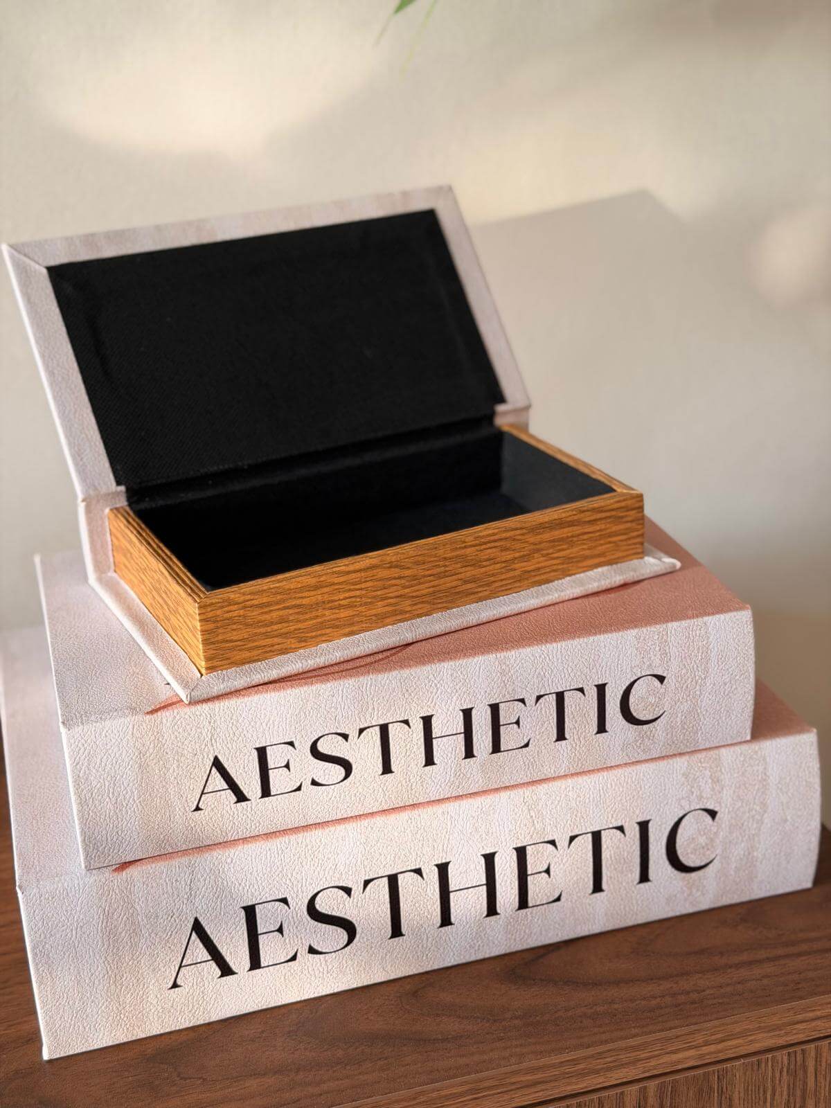 ספר קופסה אדמה נפתח לאחסון