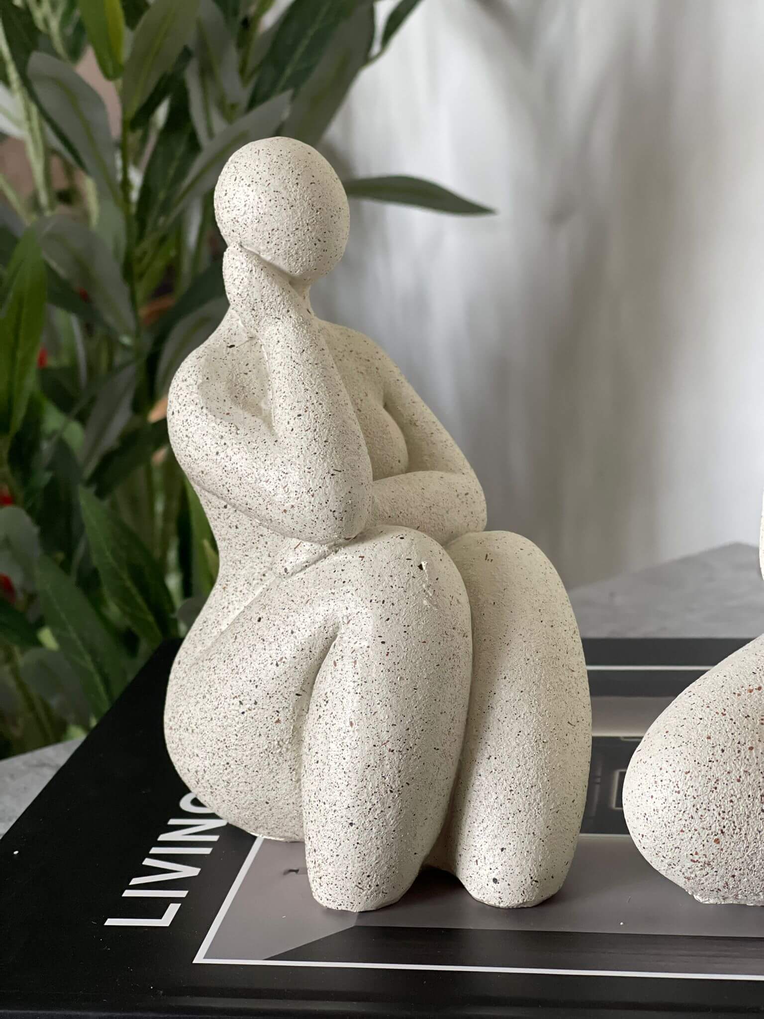 פסלון יוגה דמוי אבן - דגם לבחירה