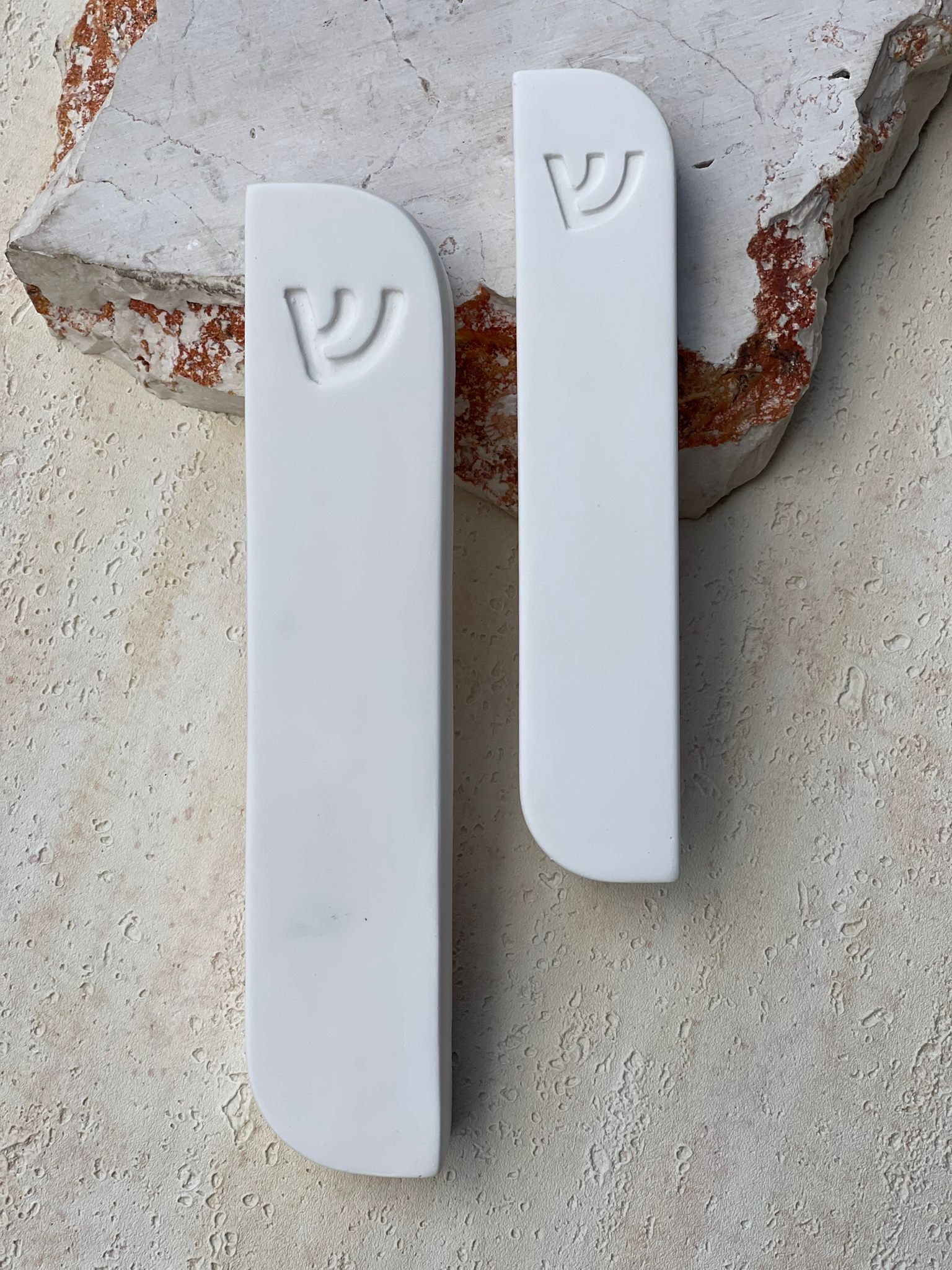 בית מזוזה בטון לבן בגודל לבחירה
