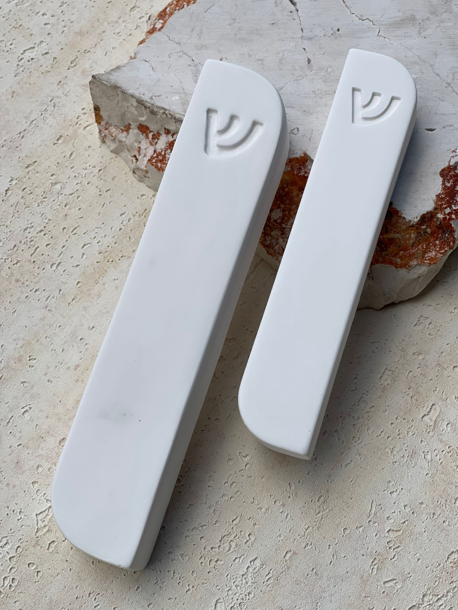 בית מזוזה בטון לבן בגודל לבחירה