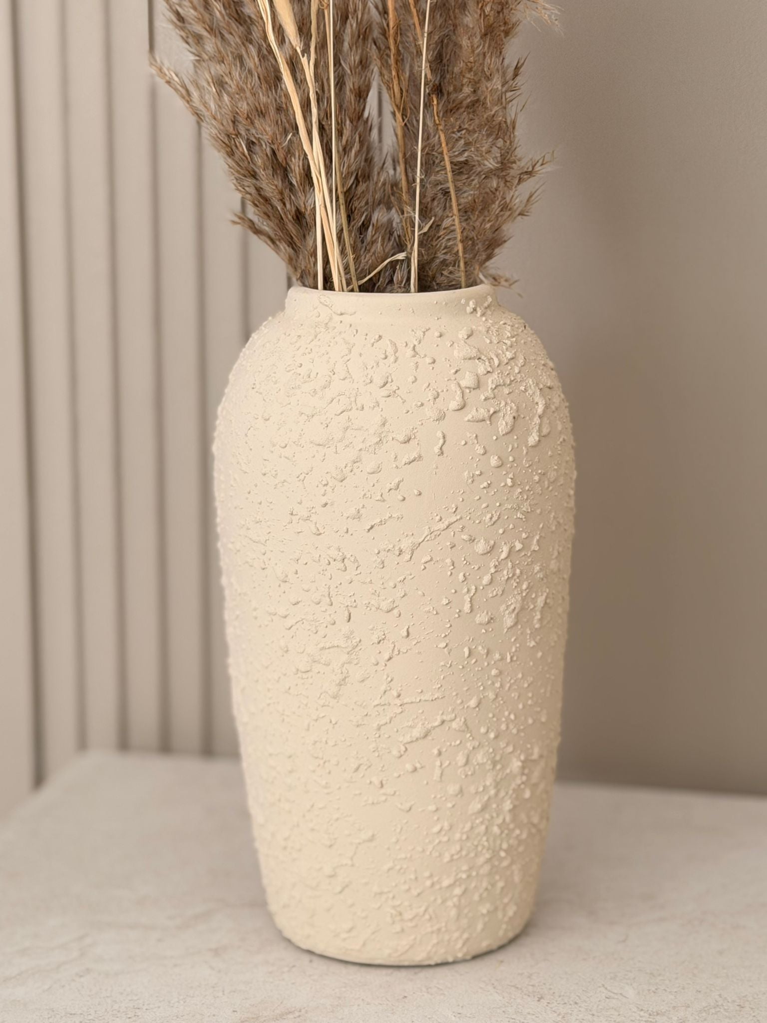 אגרטל חרס גיר אוף-ווייט