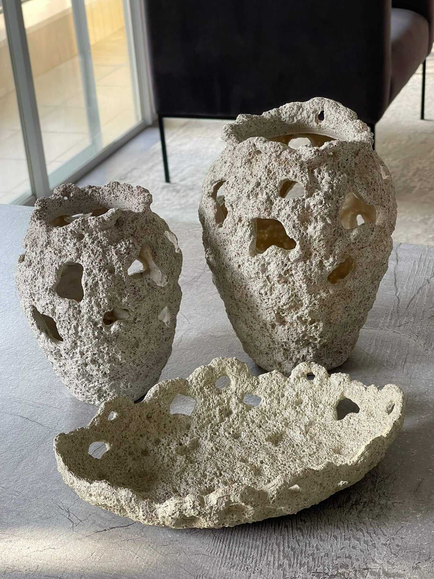 אגרטל דקורטיבי דמוי אבן ספיריט בשילוב זר מיובש מעוצב 