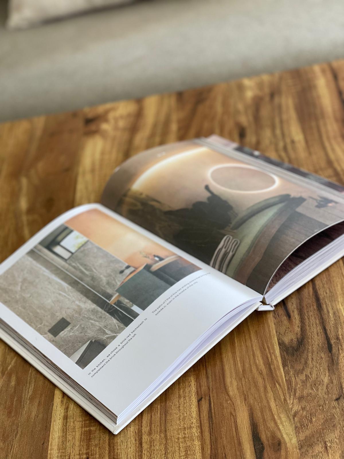 ספר עיצוב נפתח עם דפים - אבסטרקט ארט