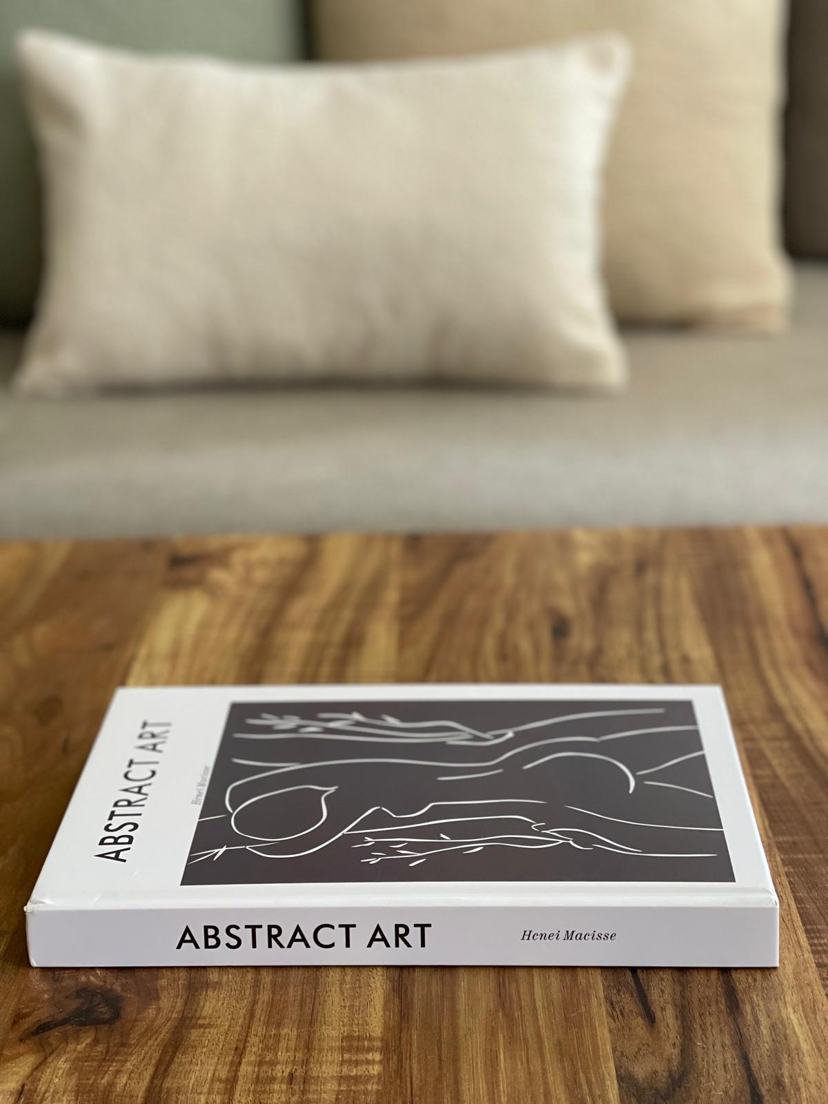 ספר עיצוב נפתח עם דפים - וומן