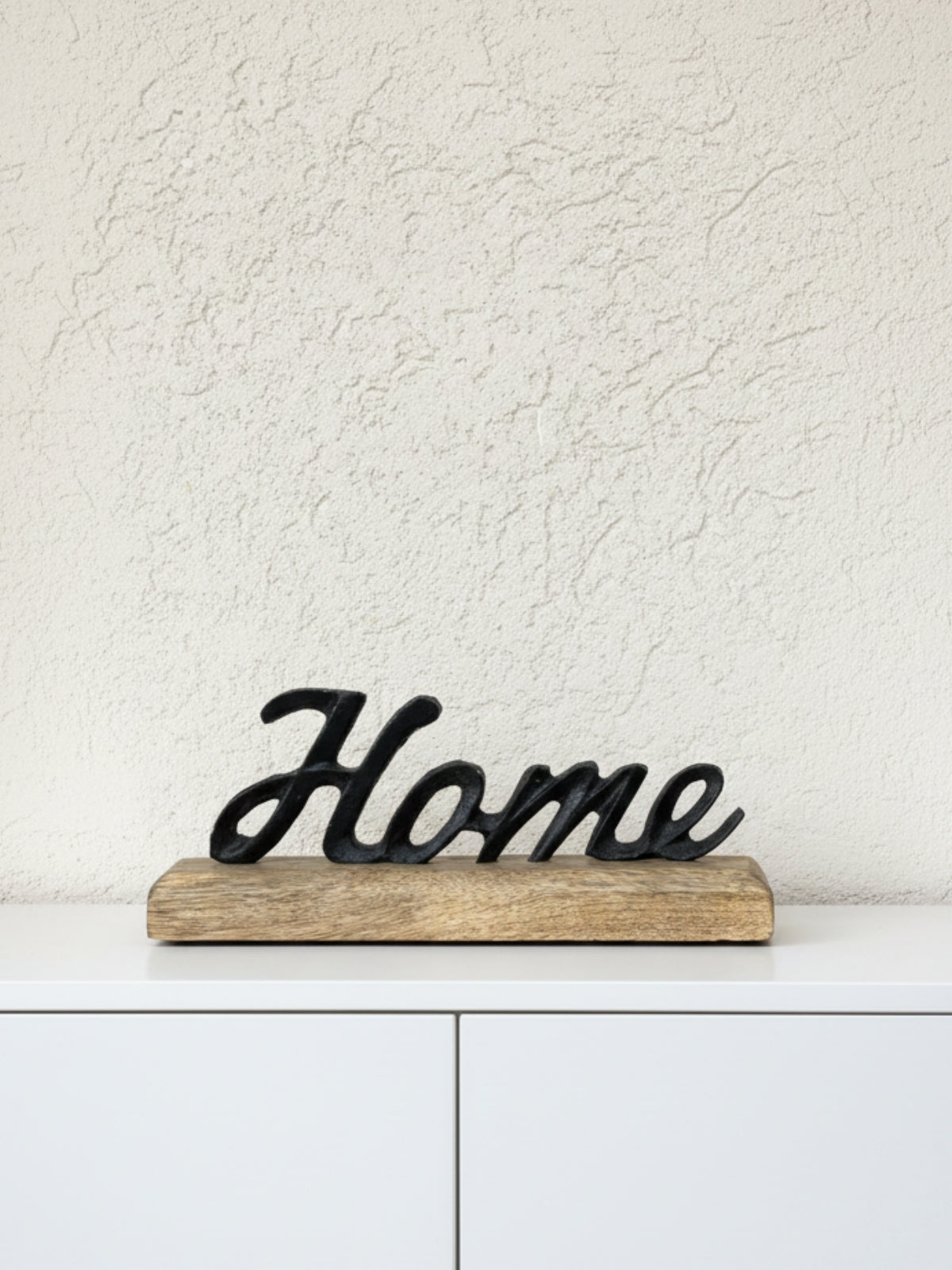 שלט הום שחור בשילוב עץ