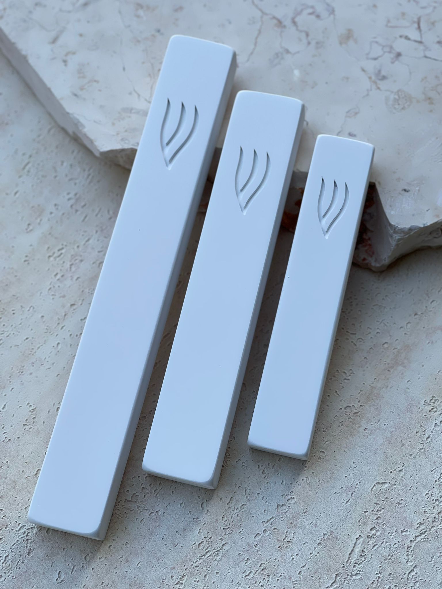 בית מזוזה בטון אלמנט צבע לבן