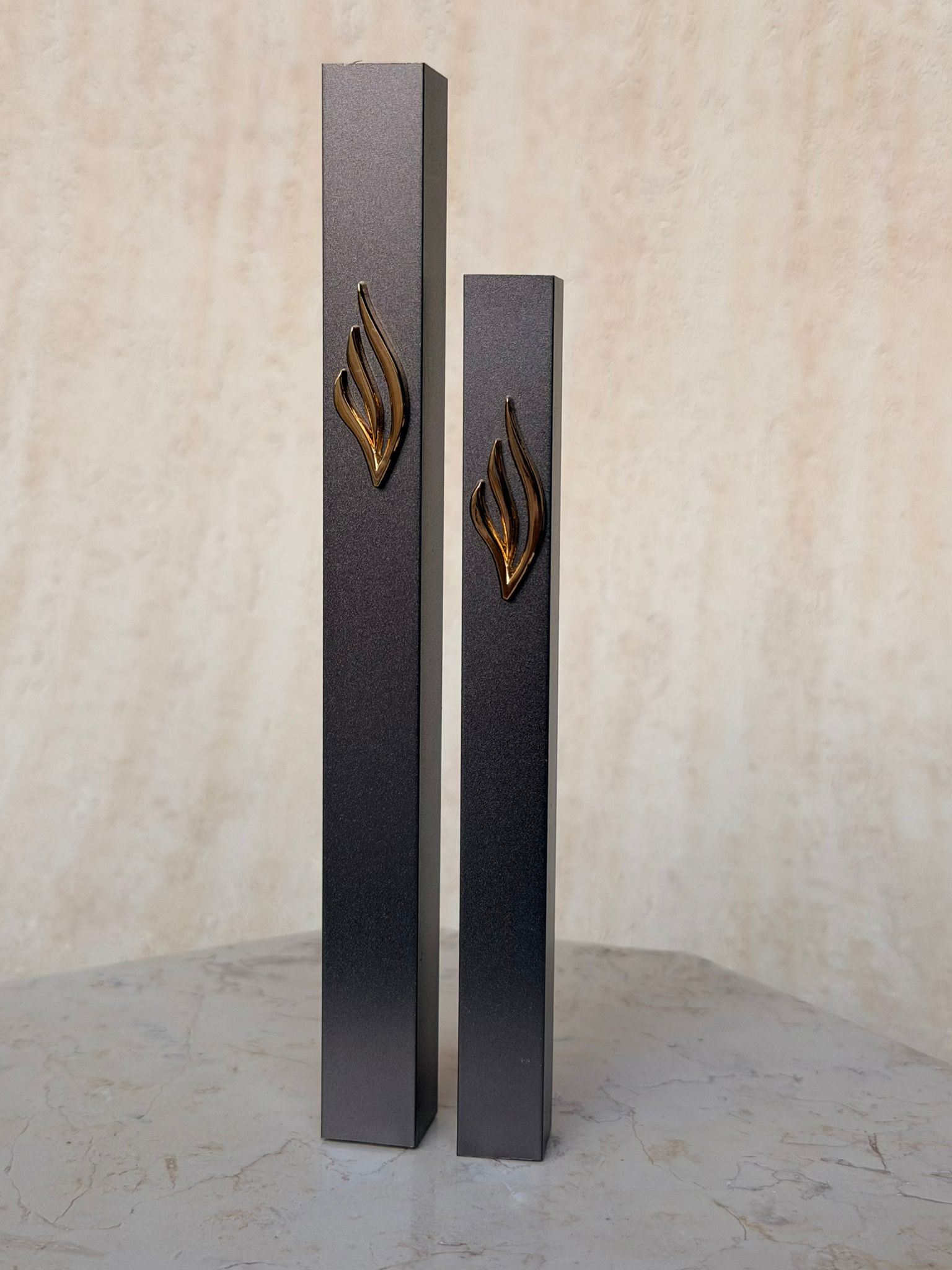 בית מזוזה אפור גרפיט עשוי מתכת להב