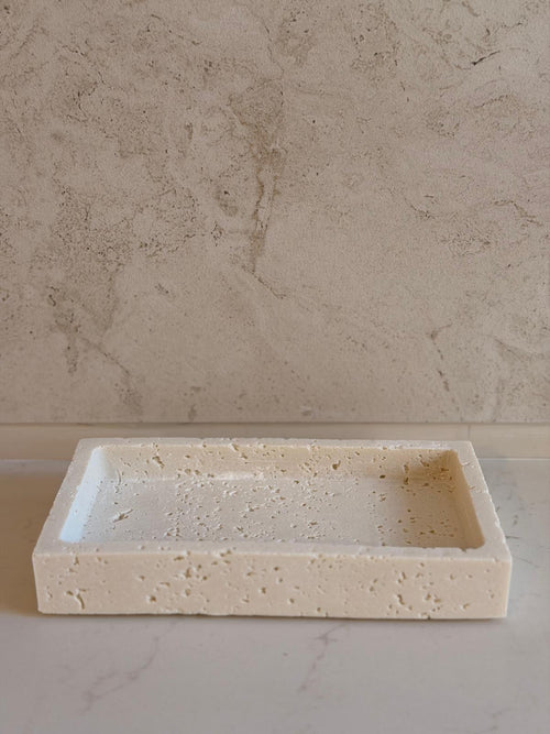 מגש טרוורטין פולי מלבני אוף-ווייט