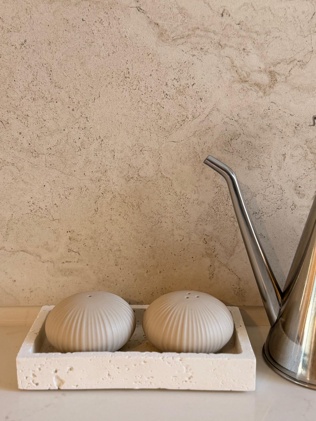 מגש טרוורטין פולי מלבני לבן