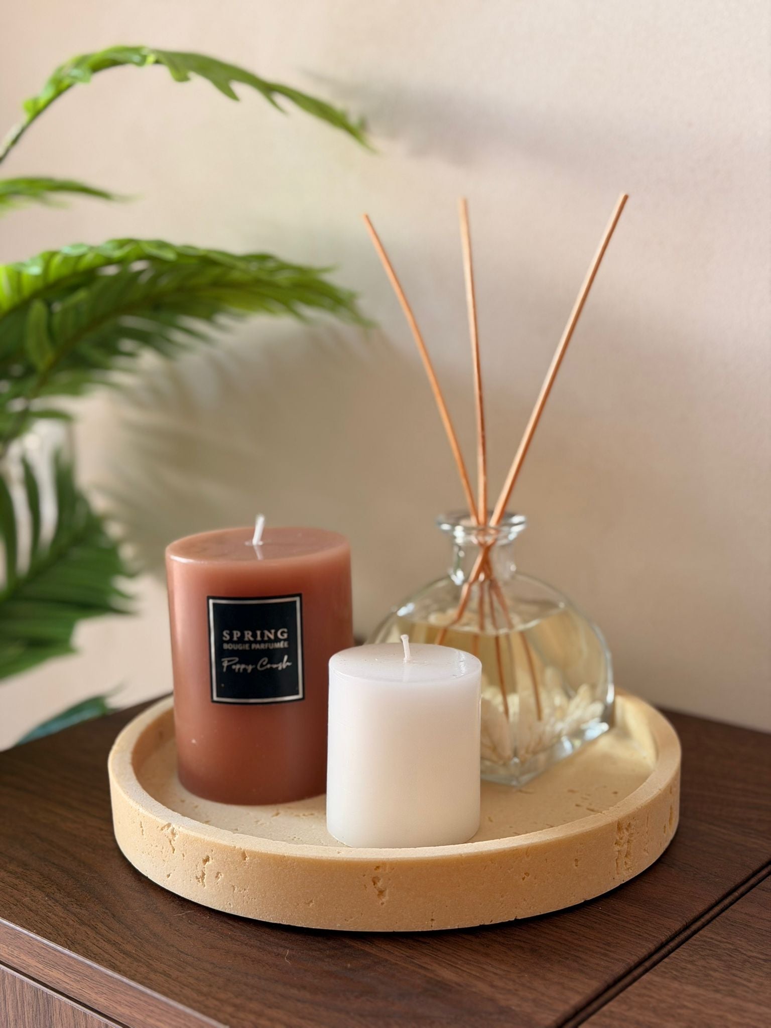 מגש טרוורטין פולי עגול בז' בהיר