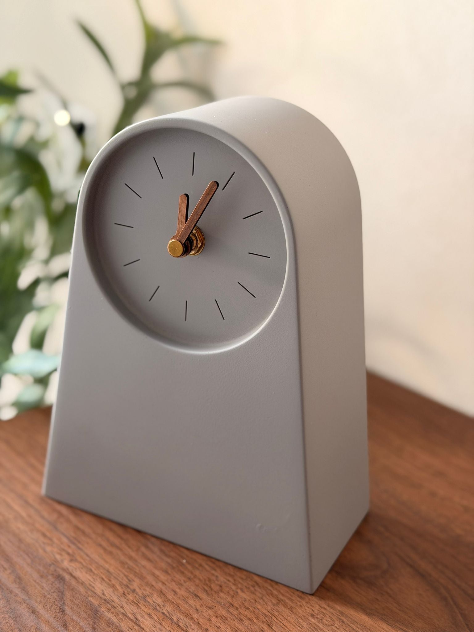 שעון בטון שולחני גייט