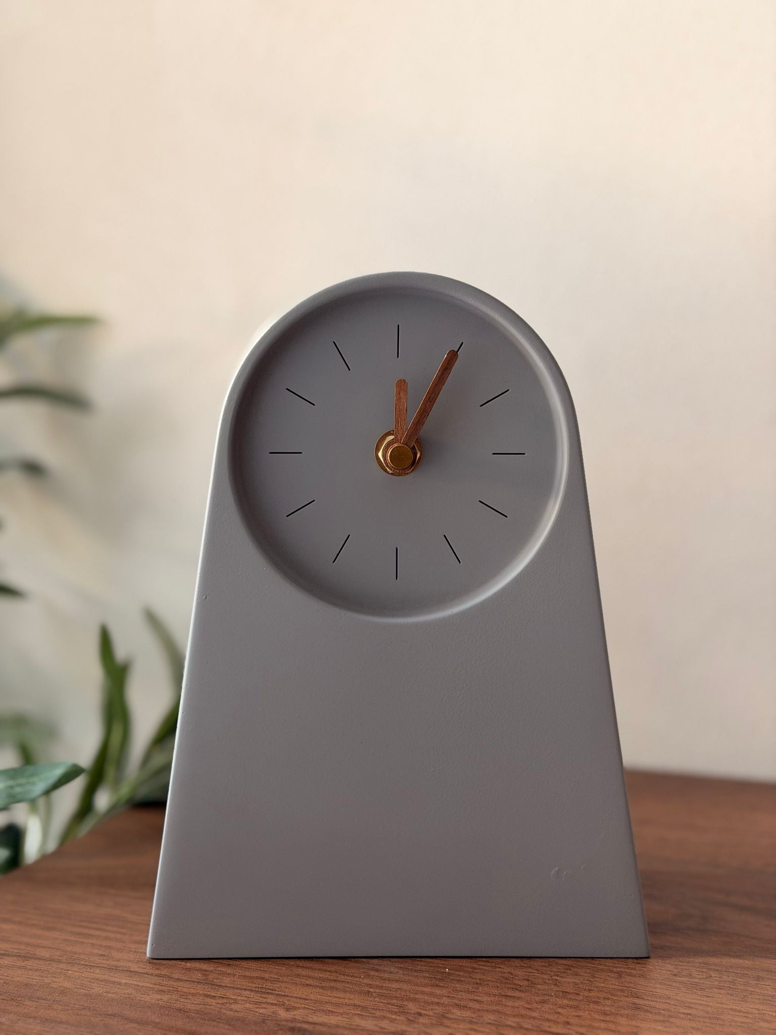 שעון בטון שולחני גייט