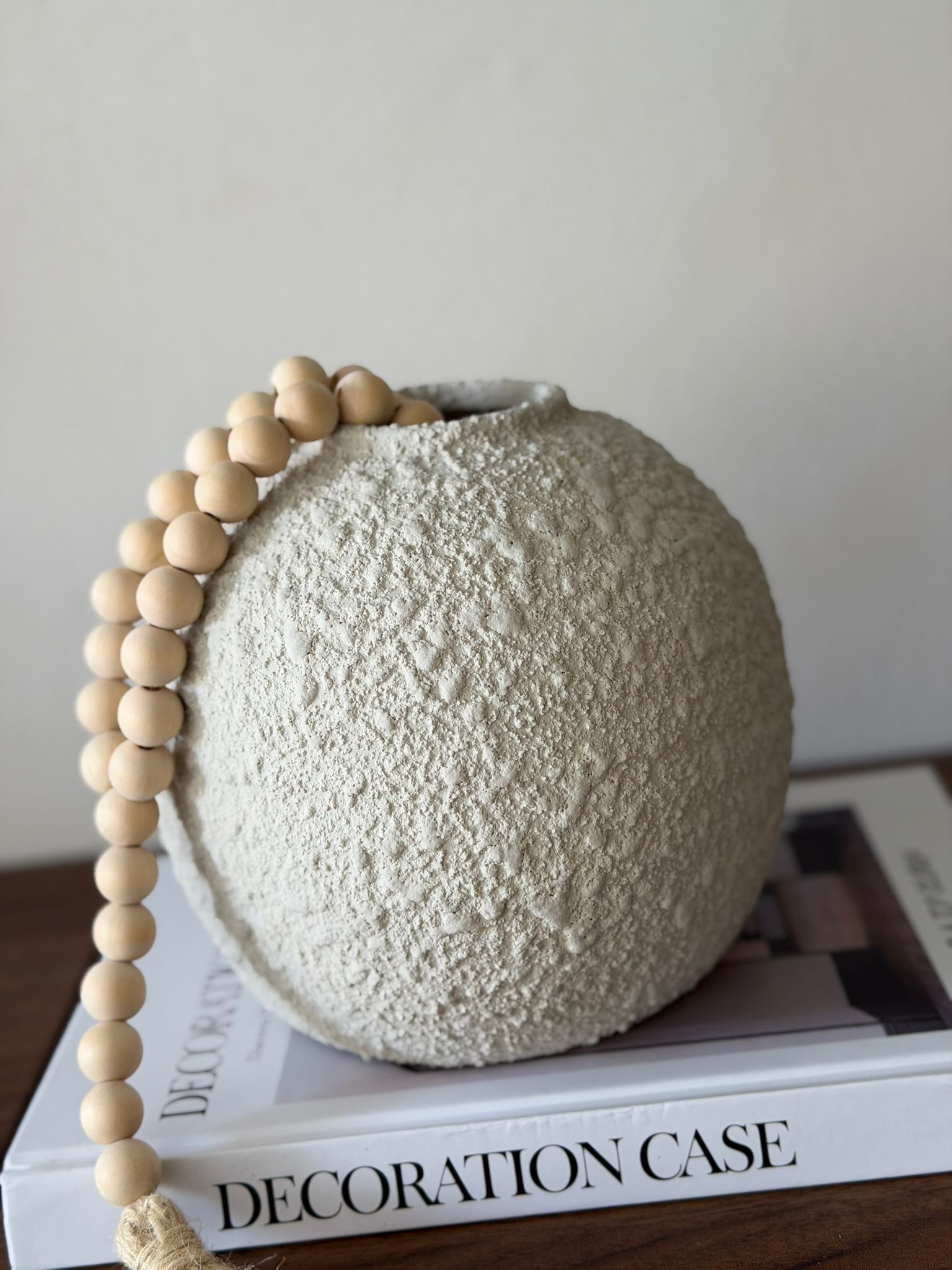 אגרטל אבן סנדי אוף-ווייט