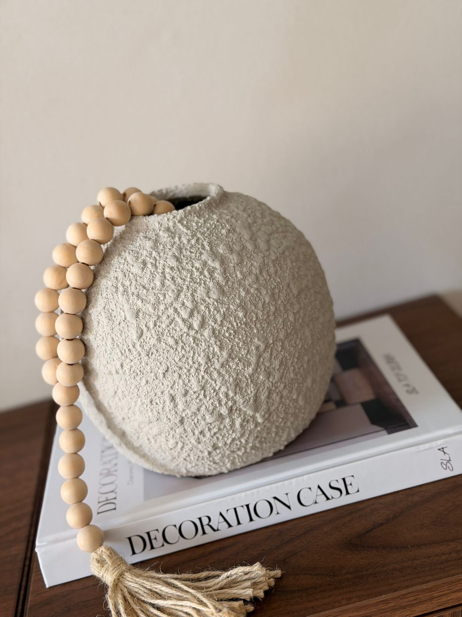 אגרטל אבן סנדי אוף-ווייט