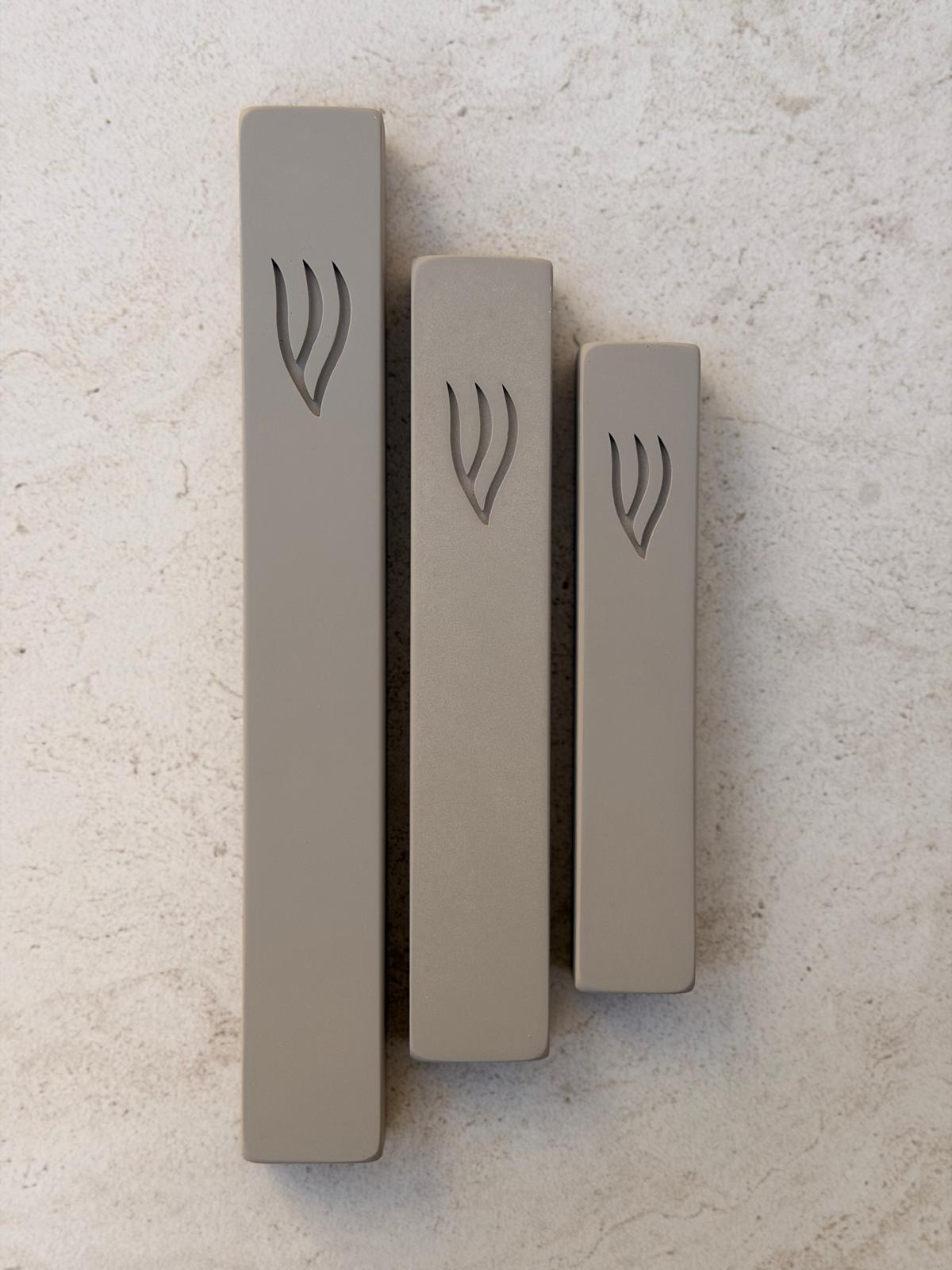 בית מזוזה בטון אלמנט צבע סהרה