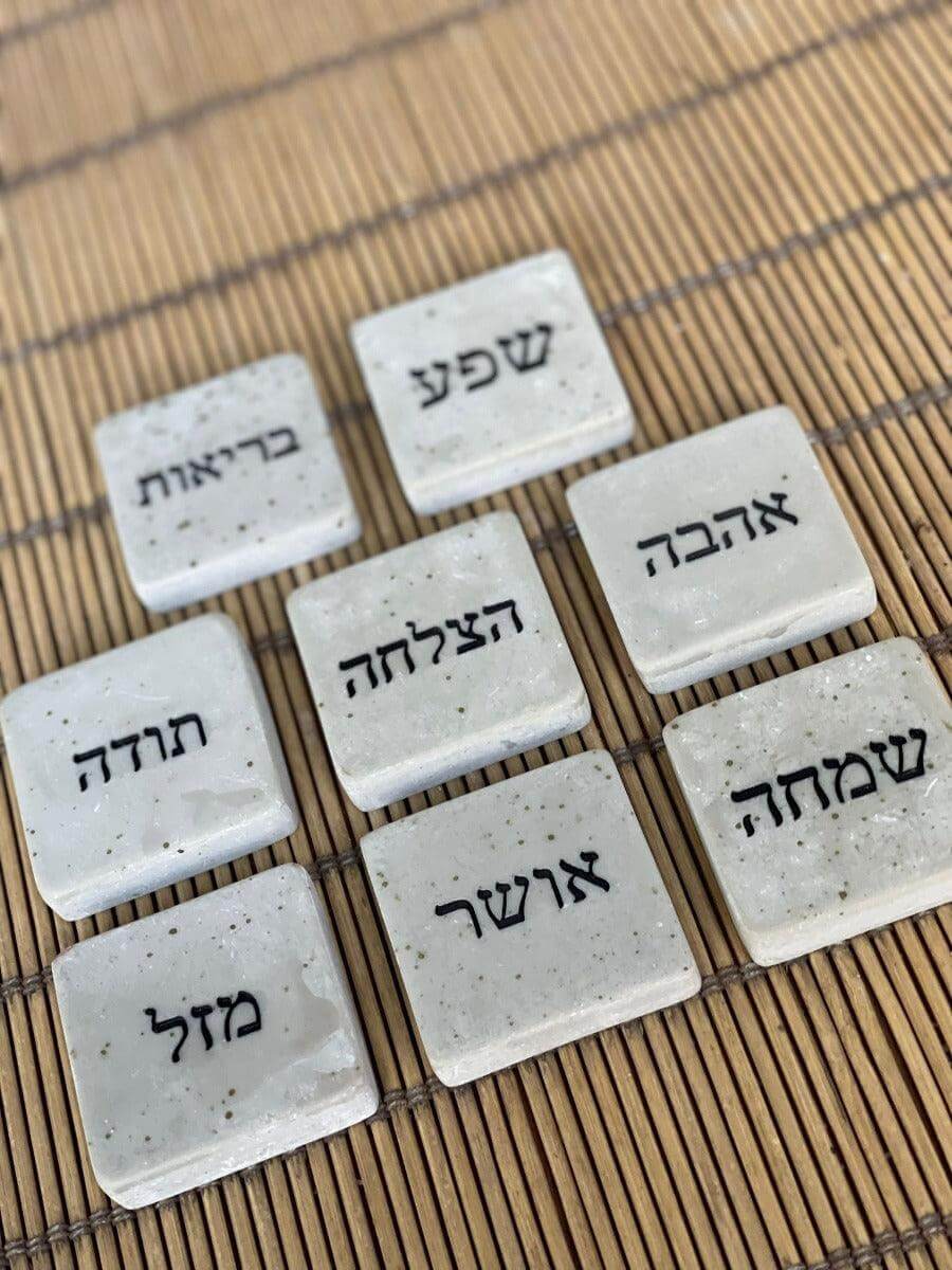 אבן מילה מרובעת בטון - מילה לבחירה - 1item