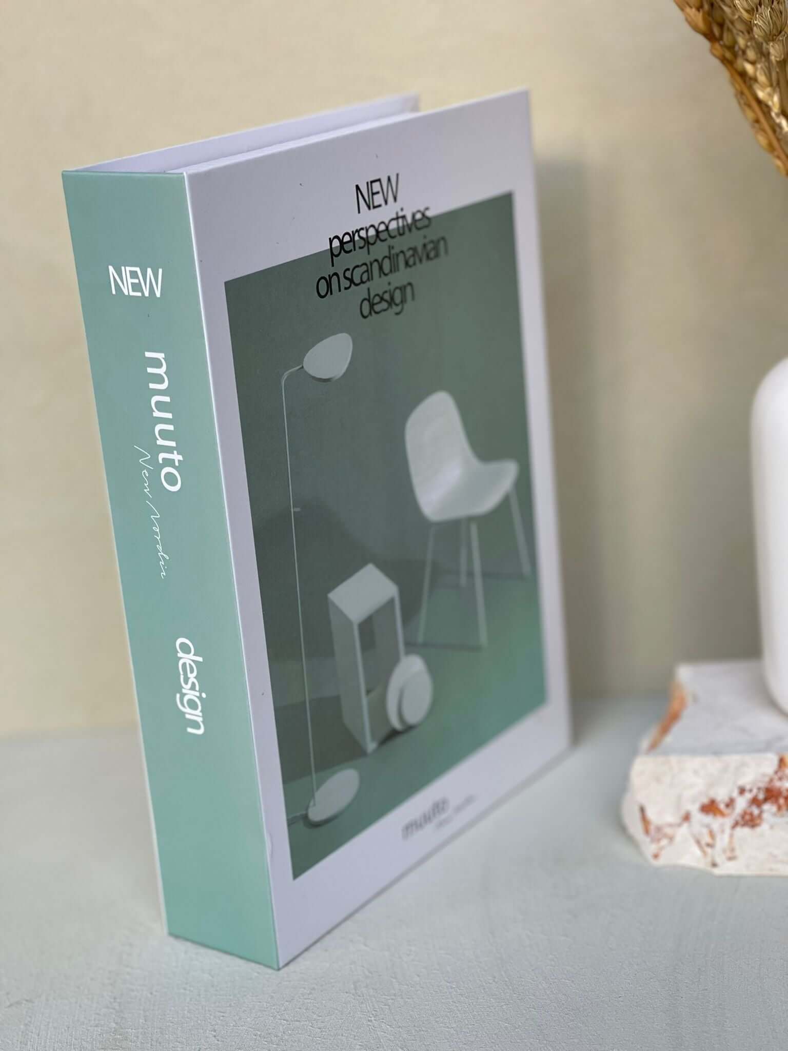 ספר דקורציה מיוטו - 1item