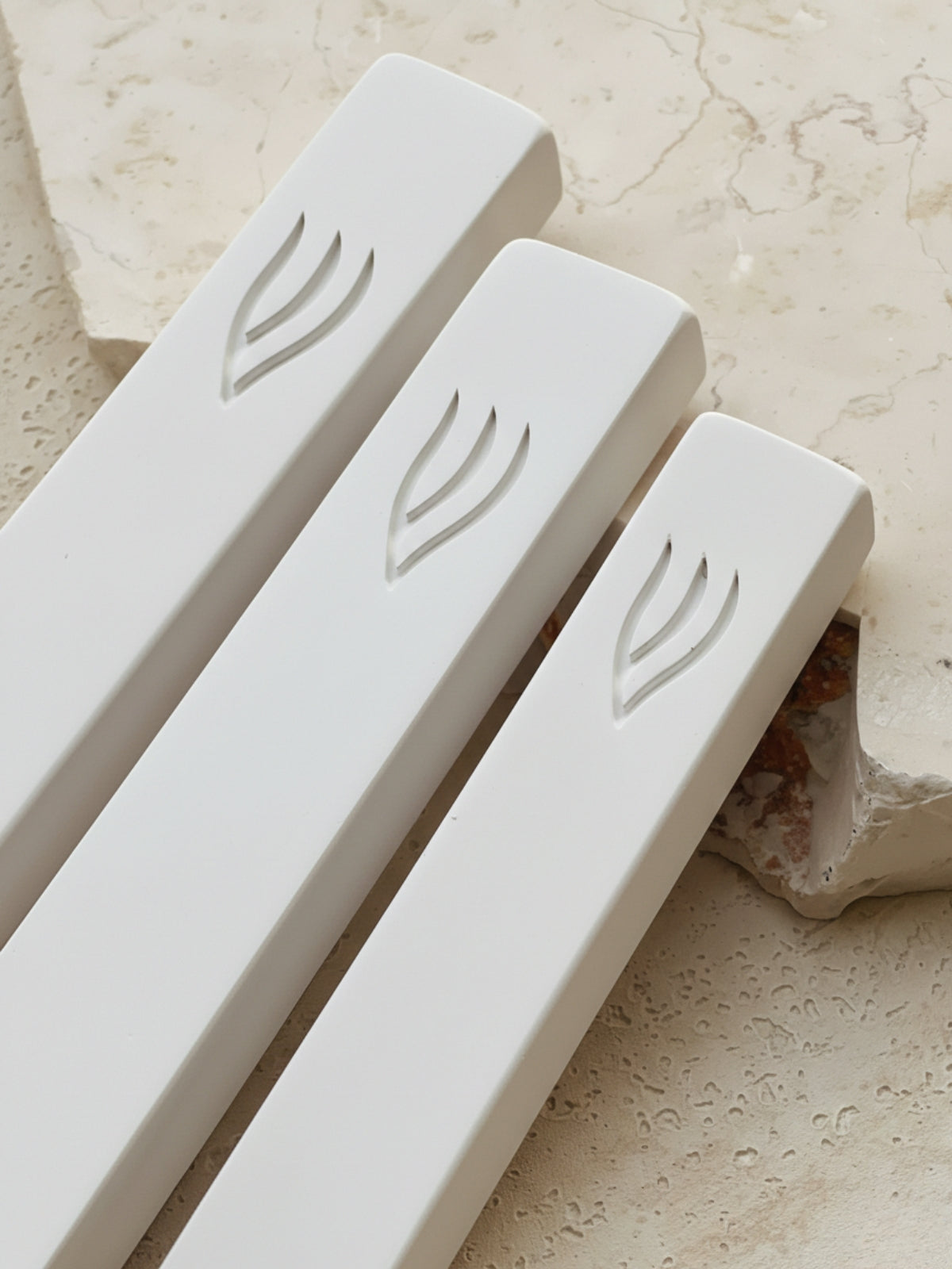 בית מזוזה בטון אלמנט צבע לבן